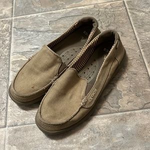 Woman’s Crock Canvas shoes size 7
